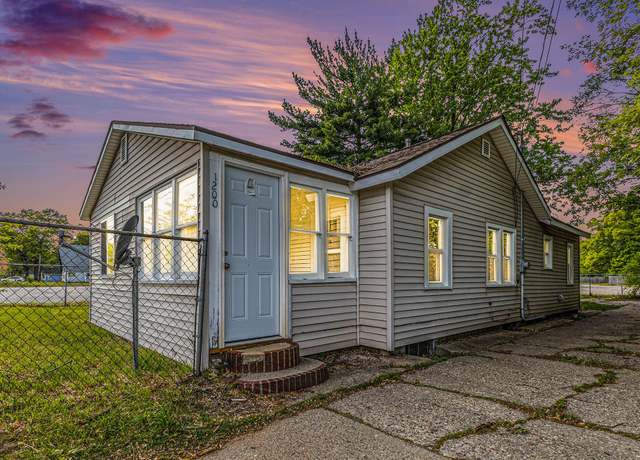 Property at 1200 E Broadway Ave, Norton Shores, MI 49444, 3 beds, 1 bath