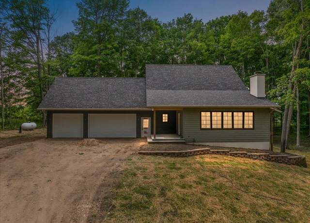 Property at 8606 Lakewood Trl, Berrien Springs, MI 49103, 4 beds, 3.5 baths