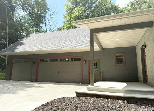Property at 8606 Lakewood Trl, Berrien Springs, MI 49103, 4 beds, 3.5 baths