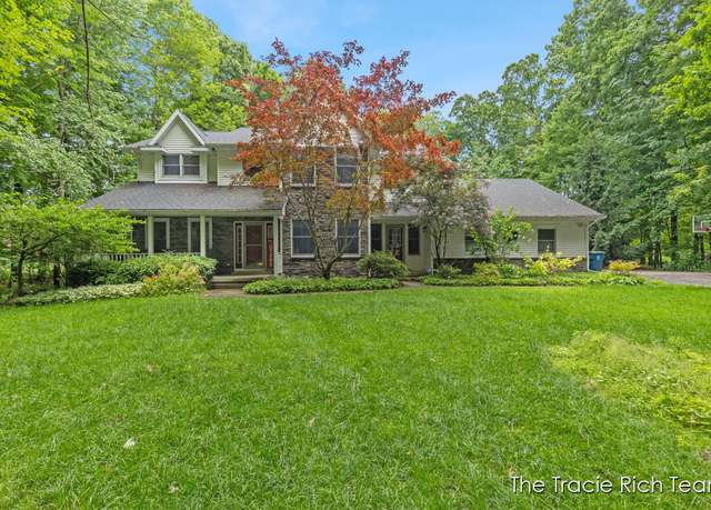 Property at 8550 Winter Forest Dr NE, Rockford, MI 49341, 5 beds, 2.5 baths