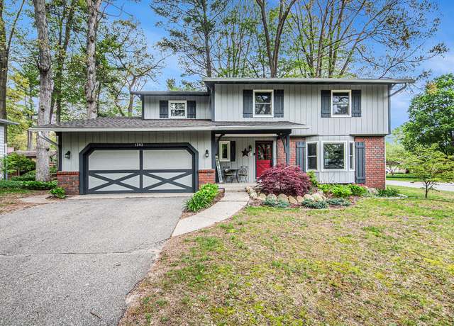 Property at 1283 Mapleview St SE, Kentwood, MI 49508, 4 beds, 2.5 baths