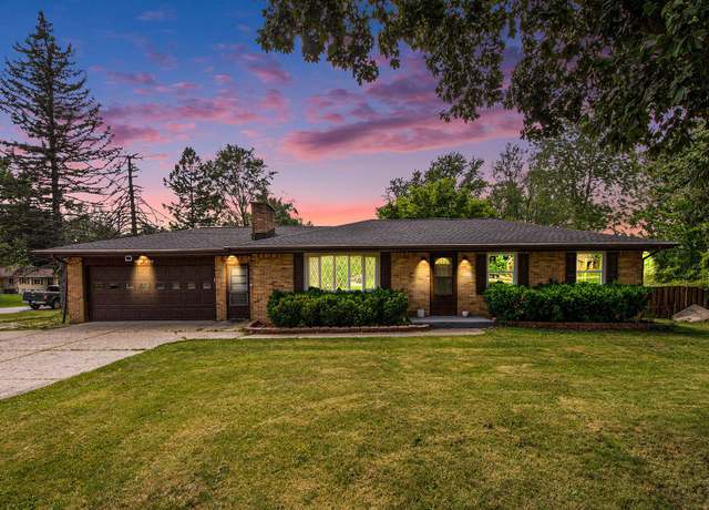Property at 4785 Kalamazoo Ave SE, Kentwood, MI 49508, 3 beds, 2.5 baths