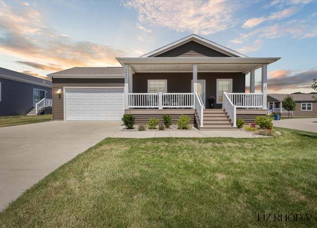 Property at 5933 Trillium Hills Dr NE, Rockford, MI 49341, 3 beds, 2 baths
