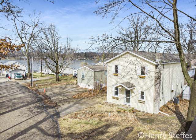 Property at 1355 Middle Ln, Battle Creek, MI 49014, 3 beds, 2 baths