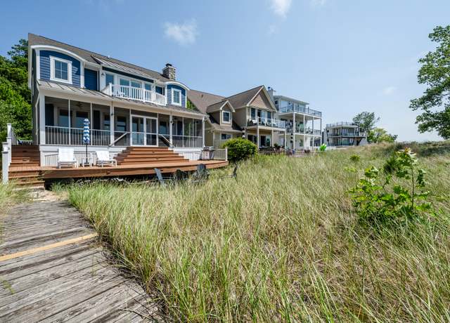 Property at 158 Grand Blvd, Benton Harbor, MI 49022, 4 beds, 3.5 baths