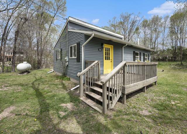 Property at 206 Earle St, Belding, MI 48809, 2 beds, 1 bath