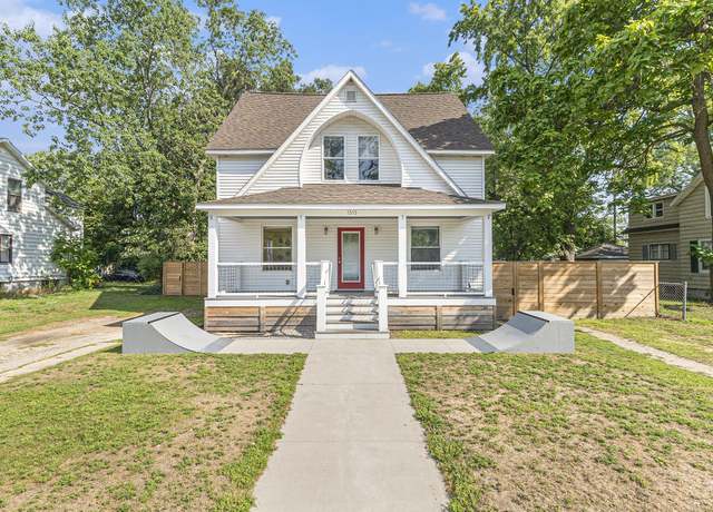 Property at 1313 Washington Ave, Grand Haven, MI 49417, 4 beds, 2.5 baths