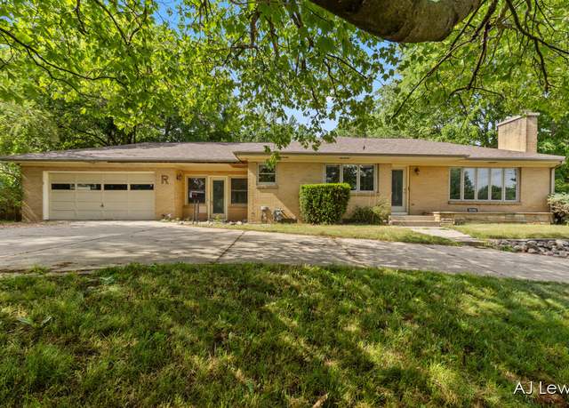 Property at 2155 Lake Michigan Dr NW, Grand Rapids, MI 49504, 3 beds, 2 baths