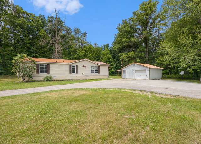 Property at 2141 S Parsons Ave, Fremont, MI 49412, 3 beds, 2 baths