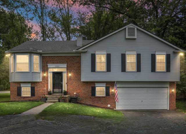 Property at 1501 Kings Crown Ct, Wixom, MI 48393, 4 beds, 3 baths