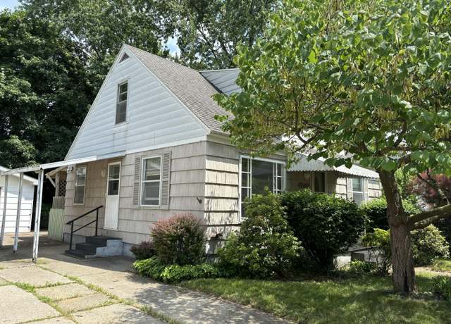 Property at 4248 Buchanan Ave SW, Wyoming, MI 49548, 4 beds, 1 bath