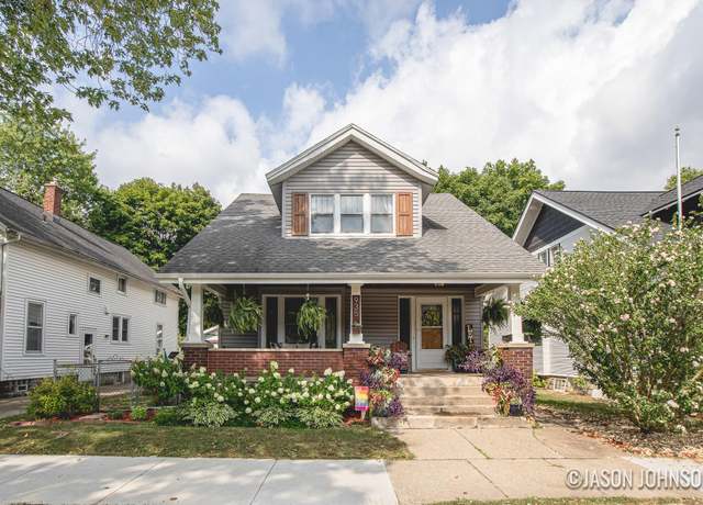 Property at 935 Pine Ave NW, Grand Rapids, MI 49504, 5 beds, 2 baths