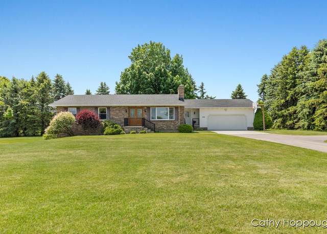 Property at 686 E Tuttle Rd, Ionia, MI 48846, 3 beds, 2 baths