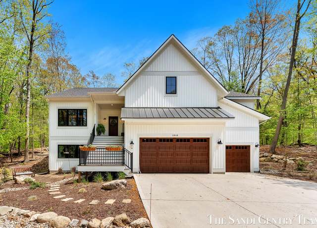 Property at 4046 Dunes Pkwy, Norton Shores, MI 49441, 3 beds, 2.5 baths