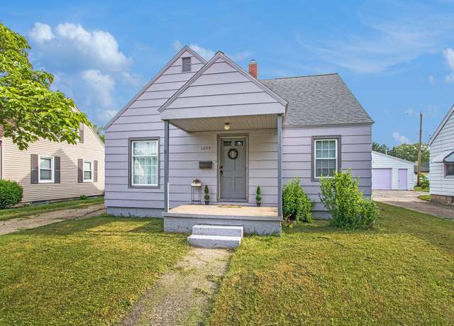 Property at 1209 Mohawk Ln, St. Joseph, MI 49085, 5 beds, 2 baths