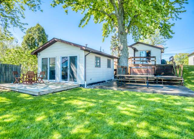 Property at 6132 W Houghton Lake Dr, Houghton Lake, MI 48629, 3 beds, 2 baths