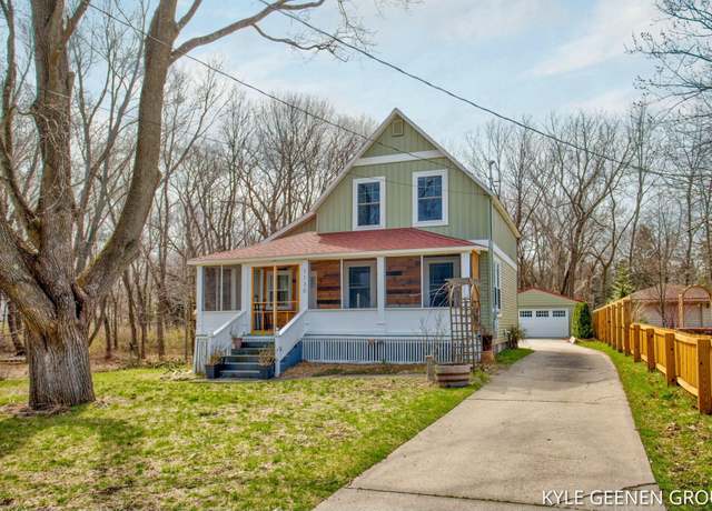 Property at 1130 S Shore Dr, Holland, MI 49423, 4 beds, 2.5 baths