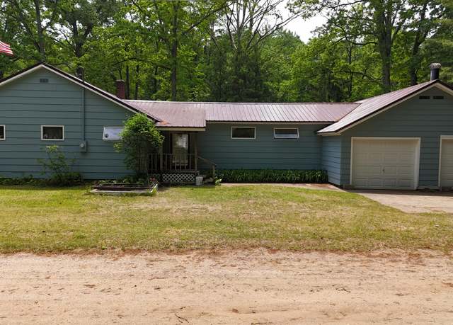 Property at 1686 Oak St, Wellston, MI 49689, 3 beds, 2 baths
