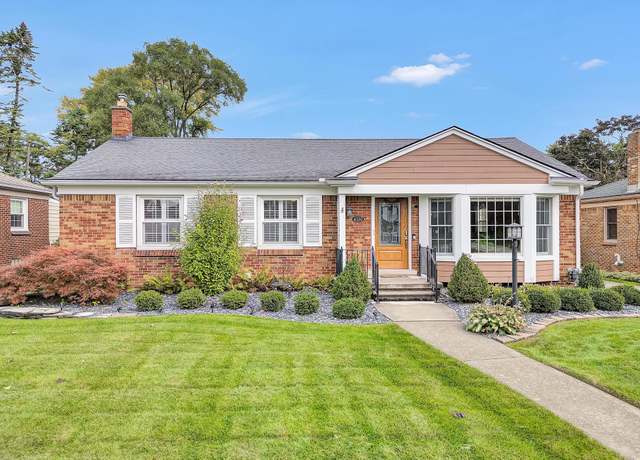 Property at 4330 Elmwood Ave, Royal Oak, MI 48073, 4 beds, 2.5 baths