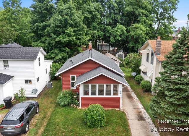 Property at 421 W Grand St, Hastings, MI 49058, 2 beds, 1 bath