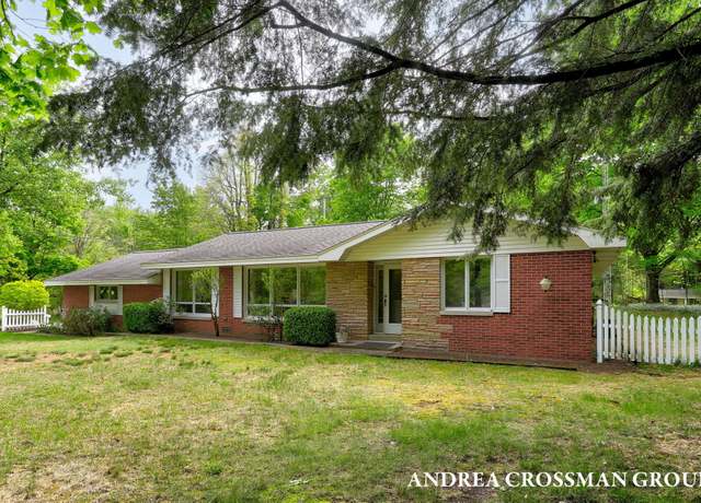 Property at 2095 Lakeshore Dr, Fennville, MI 49408, 3 beds, 1.5 baths