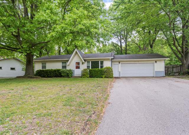 Property at 2572 Brookdale Dr, Holland, MI 49424, 3 beds, 1.5 baths