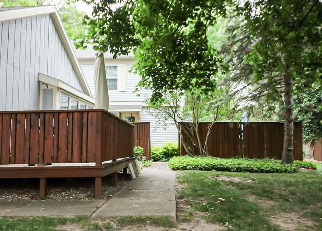 Property at 3587 Whispering Brook Dr SE, Kentwood, MI 49508, 2 beds, 1.5 baths