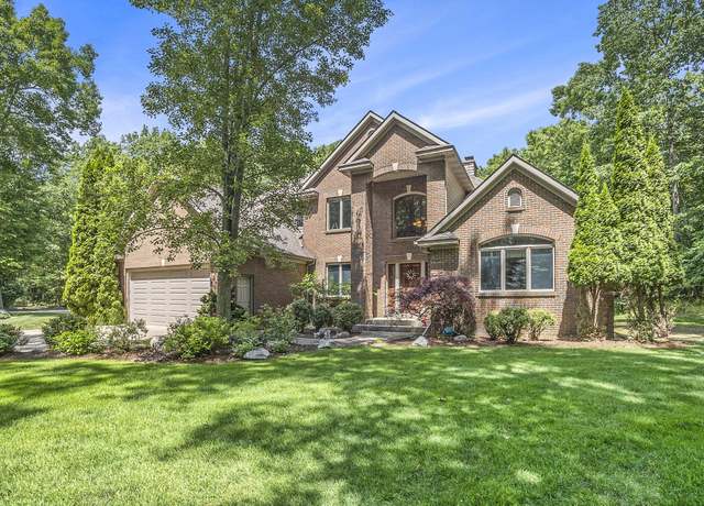 Property at 17055 Forest Lake Dr, West Olive, MI 49460, 6 beds, 4.5 baths