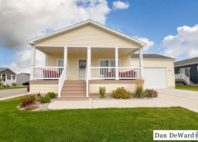 Property at 5981 Addison Way Dr, Rockford, MI 49341, 3 beds, 2 baths