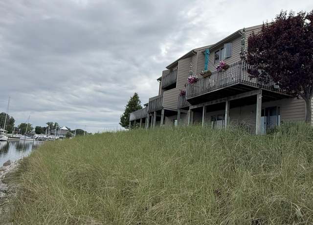 Property at 1406 E Harbour Towne Cir, Muskegon, MI 49441, 2 beds, 2.5 baths