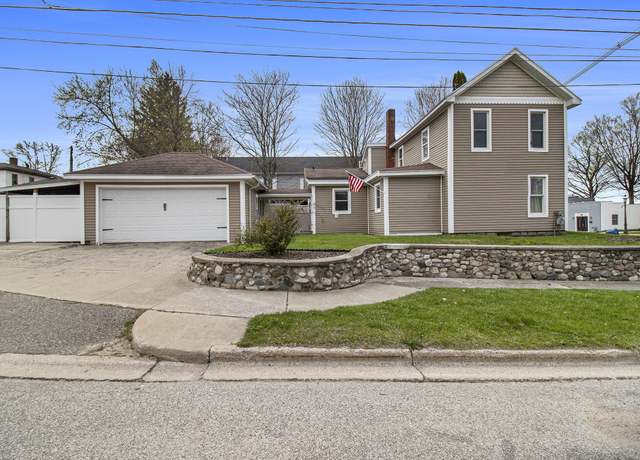 Property at 315 E Main St, Hart, MI 49420, 4 beds, 2 baths