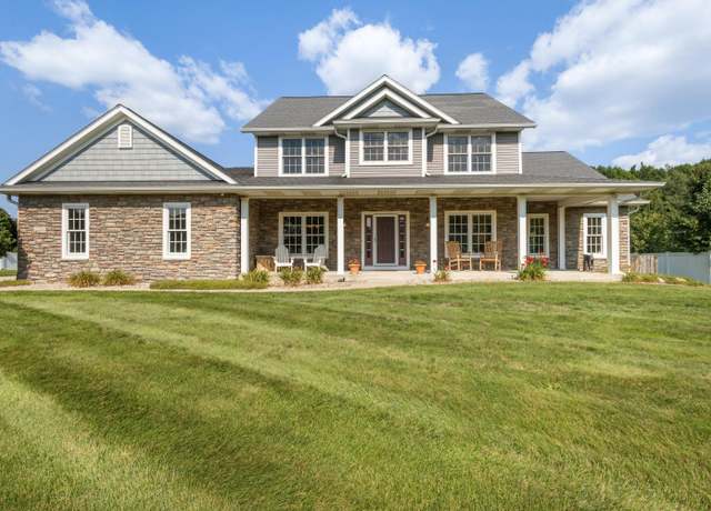 Property at 3700 Oakharbor St, Kalamazoo, MI 49009, 5 beds, 3.5 baths