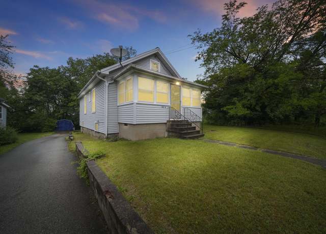Property at 2016 Pringle Ave, Jackson, MI 49203, 2 beds, 1 bath