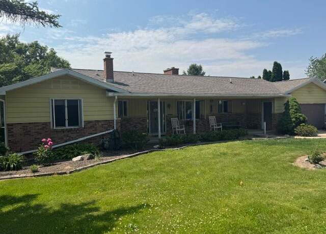 Property at 4165 Highland Dr, Fremont, MI 49412, 4 beds, 2.5 baths