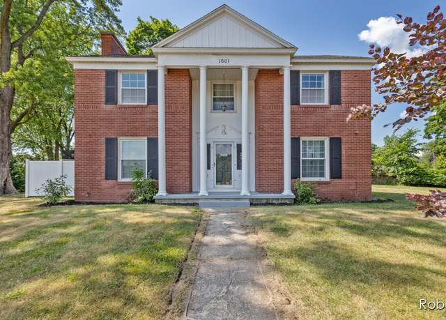 Property at 119 Bristol Ave NW, Grand Rapids, MI 49504, 4 beds, 2.5 baths