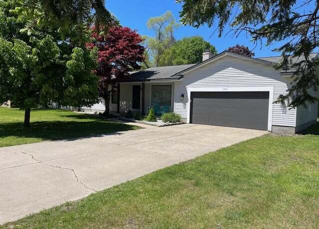 Property at 1560 Scranton Dr, Norton Shores, MI 49441, 4 beds, 1.5 baths