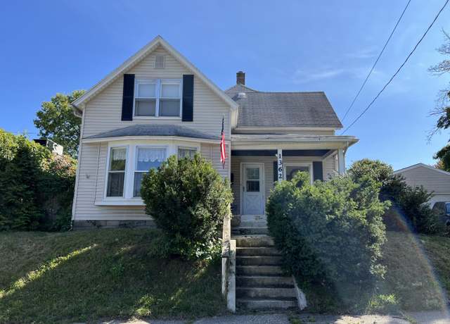 Property at 1362 Leonard St NW, Grand Rapids, MI 49504, 3 beds, 1 bath