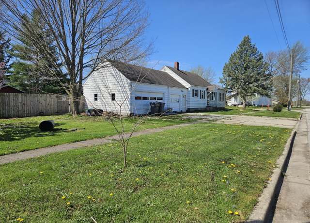 Property at 9 W Michigan St, Three Oaks, MI 49128, 3 beds, 1 bath