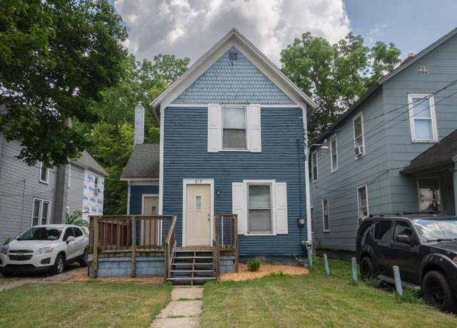 Property at 819 Oakland Dr, Kalamazoo, MI 49008, 3 beds, 2 baths