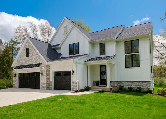 Property at 7211 W R Ave, Kalamazoo, MI 49009, 5 beds, 3.5 baths