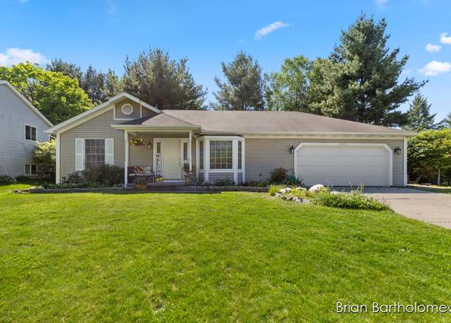 Property at 2657 Leffingwell Ave NE, Grand Rapids, MI 49525, 3 beds, 2.5 baths