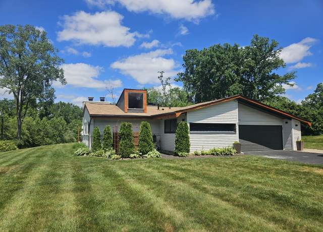 Property at 2330 N Pine Center Dr, West Bloomfield, MI 48323, 4 beds, 2.5 baths