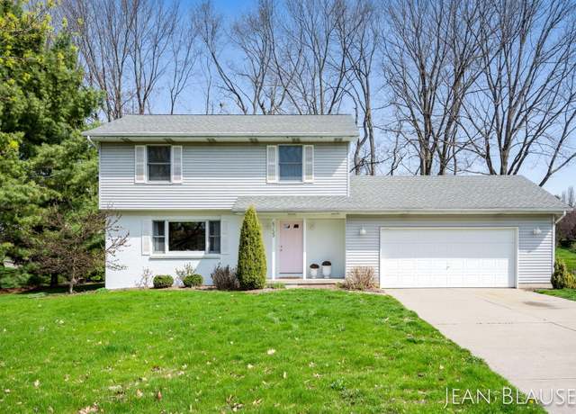 Property at 6753 Gran Via Dr NE, Rockford, MI 49341, 3 beds, 2.5 baths