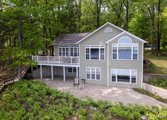 Property at 15021 S Star Lake Dr, Baldwin, MI 49304, 2 beds, 3 baths