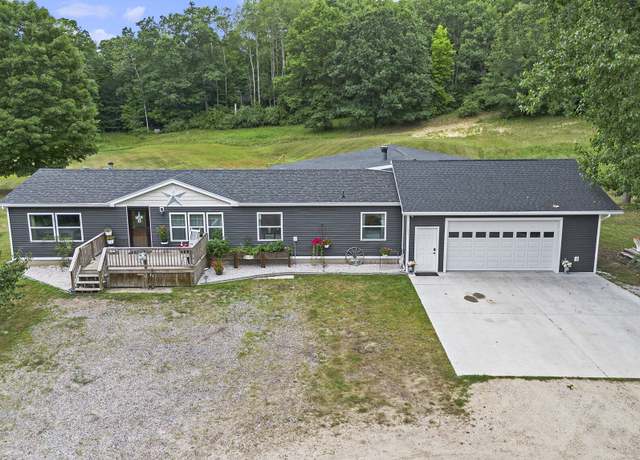 Property at 8861 S Big Buck Ln, Newaygo, MI 49337, 5 beds, 2 baths