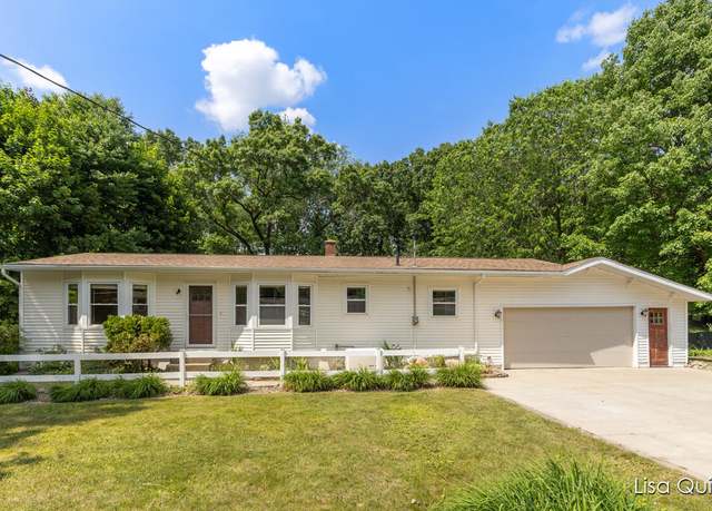 Property at 6733 Knollcrest St NE, Rockford, MI 49341, 4 beds, 2.5 baths