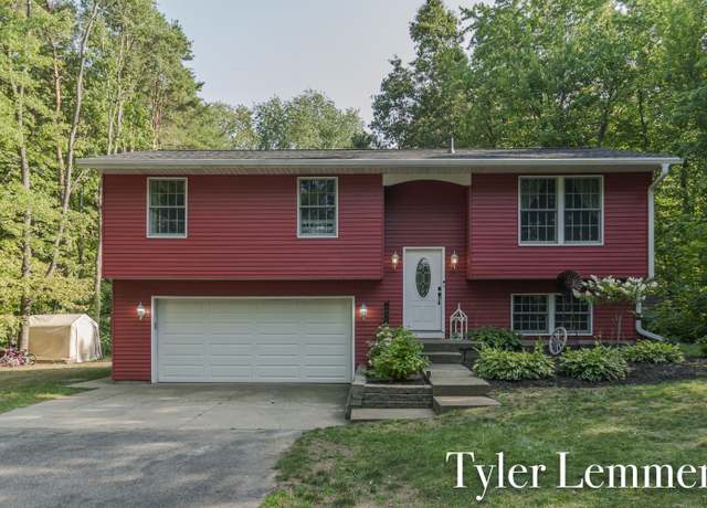 Property at 10640 Osborn St, Grand Haven, MI 49417, 3 beds, 1.5 baths
