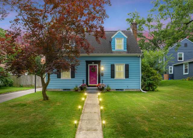 Property at 910 Lakeway Ave, Kalamazoo, MI 49001, 3 beds, 1.5 baths
