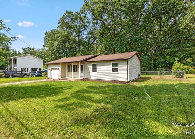 Property at 669 Jones St, Muskegon, MI 49442, 3 beds, 1 bath