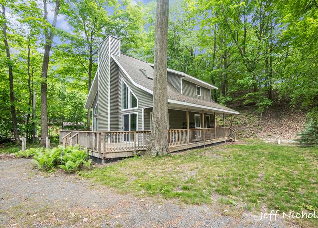 Property at 534 N Lighthouse Dr, Mears, MI 49436, 3 beds, 2 baths